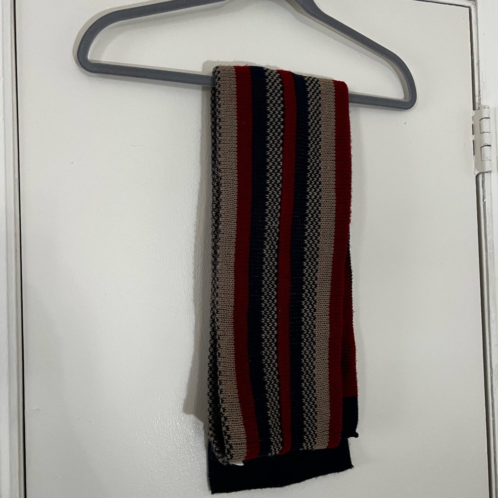 Multicolored scarf
In Great Condition